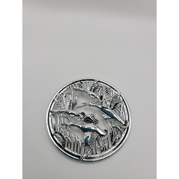 Vintage Sarah Coventry Brooch Pin Round Ducks Birds Fowl Silver Tone - Picture 2 of 13